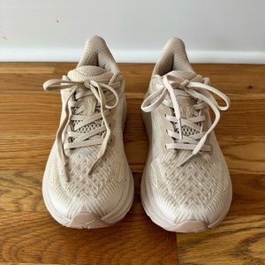 Hoka Clifton 9- shifting sand/eggnog